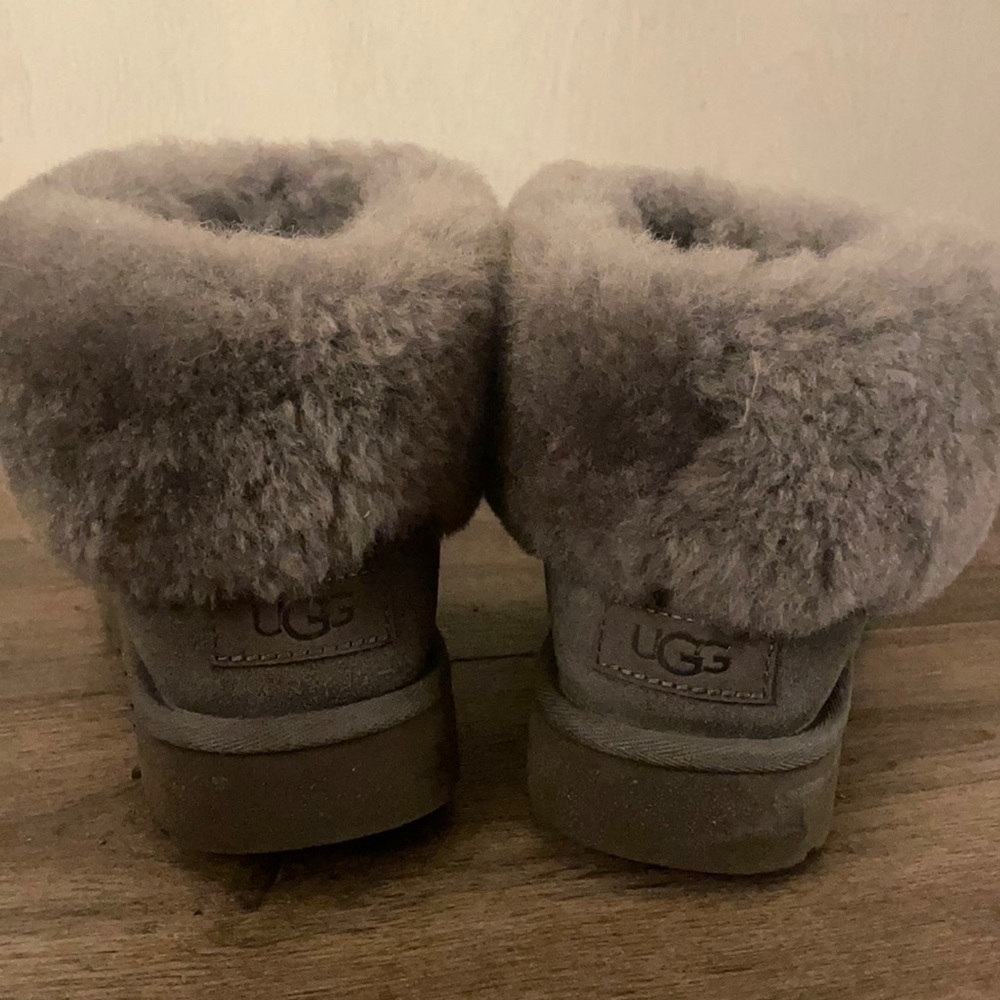 Short Uggs - image 1